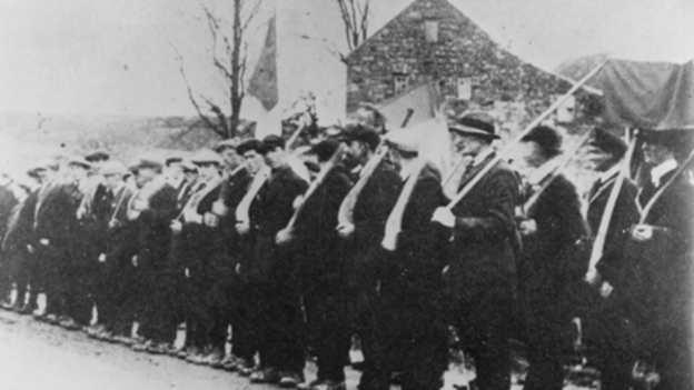 Members of the Irish Volunteers drilling with Hurls, 1914
