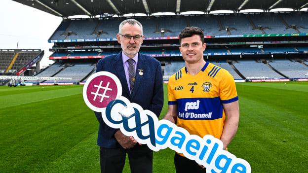 Paul Flanagan, Ambasadoir Gaeilge CLG, in éineacht le Labhrás Mac Cárthaigh, Uachtarán CLG, ag seoladh an Ambasadóra inniu 