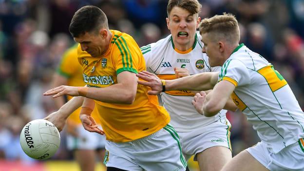 Shane McEntee, Meath, surrounded by Offaly's Johnny Moloney and David Dempsey at Pairc Tailteann.
