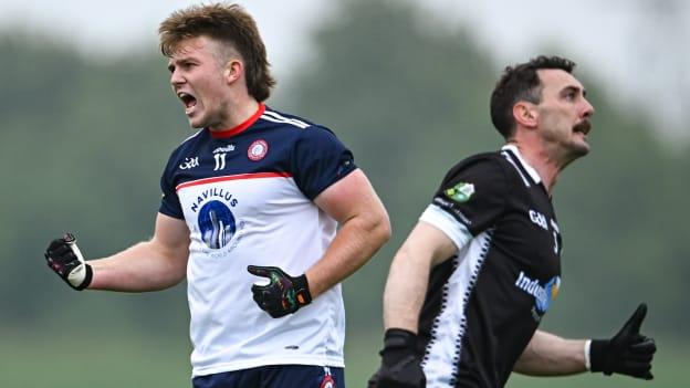 Brian Coughlan of New York celebrates a point as Niall McGovern of Warwickshire during the GAA Football All-Ireland Junior Championship semi-final match between New York and Warwickshire at the GAA Centre of Excellence in Abbotstown, Dublin. Photo by Piaras Ó Mídheach/Sportsfile.