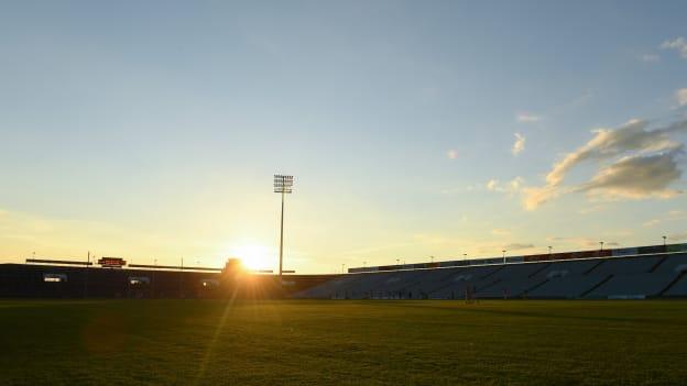 Radharc ar an ngrian ag gabháil faoi ó Pháirc na nGael, ITL