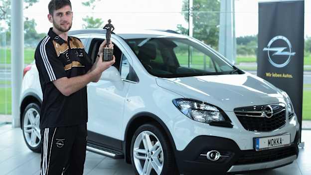 Paul Geaney with his GAA/GPA Opel Player of the month award for August. 