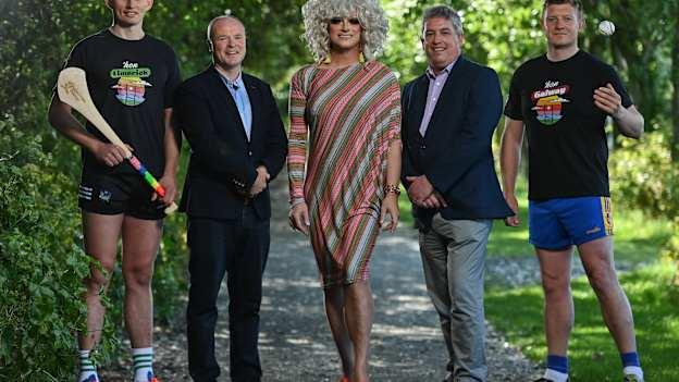 Pictured is, from left, Bord Gáis Energy ambassador Gearóid Hegarty, Bord Gáis Energy managing dirctor Dave Kirwan, Panti Bliss, Focus Ireland chief executive officer Pat Dennigan, and Bord Gáis Energy ambassador Joe Canning at the launch of Bord Gáis Energy’s ‘State of Play’ campaign to promote allyship and inclusion in team sports. As part of the campaign, Bord Gáis Energy, sponsor of the GAA All-Ireland Senior Hurling Championship, has created 32 limited edition GAA County Pride t-shirts where county pride meets pride in supporting the LGBTQI+ community. The t-shirts are on sale from today at hairybaby.com for €20 and all proceeds will go to Focus Ireland to support young members of the LGBTQI+ community who are experiencing homelessness.