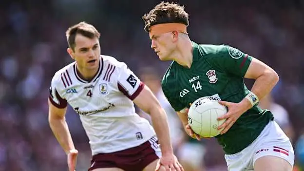 Senan Baker, Westmeath, and Liam Silke, Galway, in All-Ireland SFC action. Photo by Piaras Ó Mídheach/Sportsfile