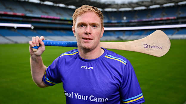 Safefood, in partnership with the Irish Life GAA Healthy Clubs programme, today launched 'Fuel Your Game', a new suite of resources designed to support young players, parents, and coaches in making informed food choices to enhance their Gaelic games activity and overall health and wellbeing.
Pictured at the launch is Tipperary Hurler Jason Forde demonstrating the importance of healthy eating and hydration for peak performance. For more information and to access the resources, visit: https://learning.gaa.ie/fueltheirgame