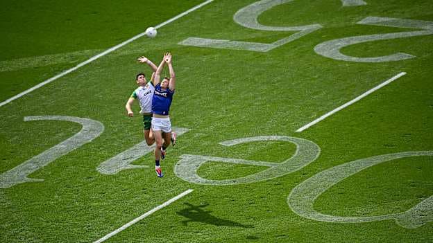 Michael Langan of Donegal and Mark O'Shea of Kerry contest the throw-in at the start of the first half during the GAA Football All-Ireland Senior Championship final match between Kerry and Donegal at Croke Park in Dublin. Photo by Piaras Ó Mídheach/Sportsfile.