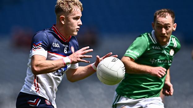Colm Shalvey, New York, and Matthew Joyce, London, in All-Ireland JFC Final action at Croke Park. Photo by Piaras Ó Mídheach/Sportsfile