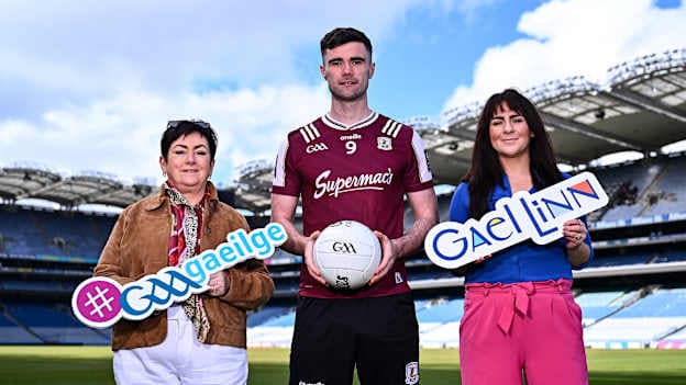 Ó chlé: Áine Uí Choinn, Cathaoirleach Choiste Náisiúnta Gaeilge CLG, Seán Ó Maoilchiaráin, Ambasadóir Gaeilge CLG 2026, Mairéad Ní Thiomáin, Bainisteoir Oibríochtaí Gael Linn