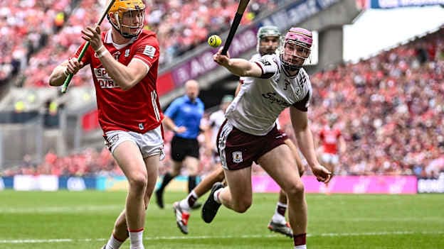 Shane Barrett, Cork, and Cillian Trayers, Galway, in All-Ireland SHC Semi-Final action at Croke Park. Photo by Piaras Ó Mídheach/Sportsfile