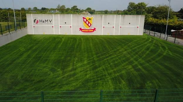 Moycarkey-Borris have invested a lot in their facilities in recent years, including the construction of a state of the art wallball and astro-turf training area. 