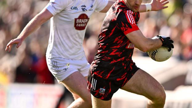 Matty Taylor, Cork, and Luke Killian, Kildare, in Allianz Football League action. Photo by Piaras Ó Mídheach/Sportsfile