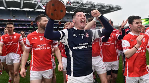 Seán Brennan of Cuala and his team-mates celebrate with the Tommy Moore Cup after the AIB GAA Hurling All-Ireland Senior Club Championship Final match between Ballyea and Cuala at Croke Park in Dublin. Photo by Brendan Moran/Sportsfile.