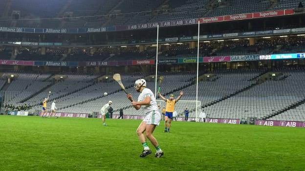 Mark Bergin of O'Loughlin Gaels scores his side's final and winning point during the AIB Leinster GAA Hurling Senior Club Championship final match between O'Loughlin Gaels, Kilkenny, and Na Fianna, Dublin, at Croke Park in Dublin. Photo by Daire Brennan/Sportsfile.