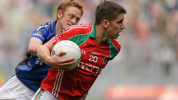Lee Keegan, Maigh Eo, á chur faoi bhrú anseo ag Colm Cooper, Ciarraí, thiar sa bhliain 2011