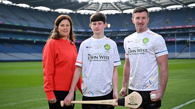 Féile veteran and John West Féile 2025 Ambassador, inter-county hurling star Patrick Horgan, Cork, with Whitehall Colmcille’s player Dan Cowley and his mother Ann Marie Cowley, in advance of the John West Féile 2025 finals, which will mark 10 years of sponsorship by the company of the competition. Photo by: David Fitzgerald/Sportsfile