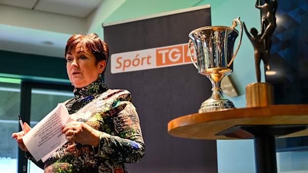 Áine Uí Choinn, Cathaoirleach Choiste Náisiúnta na Gaeilge, CLG, ag seoladh Chomórtas Peile na Gaeltachta níos luaithe sa bhliain