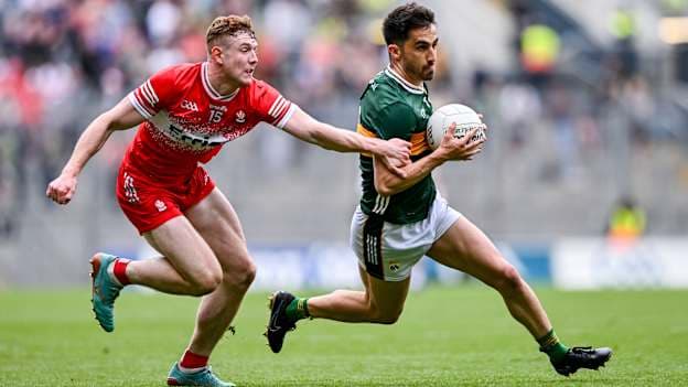 Brian Ó Beaglaoich, Kerry, and Lachlan Murray, Derry, in All-Ireland SFC Quarter-Final action at Croke Park. Photo by Ben McShane/Sportsfile