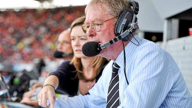 Máistir i mbun a cheirde - Micheál Ó Muircheartaigh ag tráchtaireacht i bPáirc an Chrócaigh