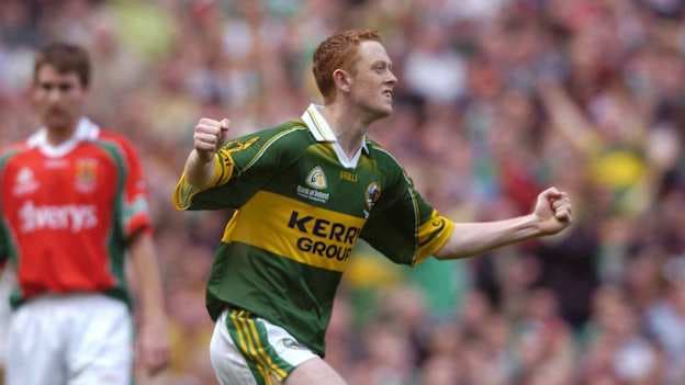 Colm Cooper tar éis dó cúl a scóráil in aghaidh Mhaigh Eo i gCluiche Ceannais Peile na hÉireann sa bhliain 2004