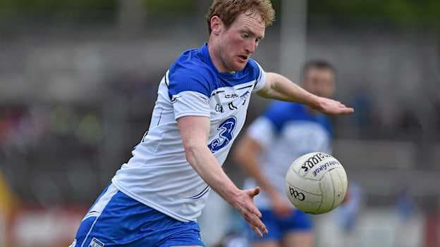 Liam Ó Lonáin i mbun a cheirde le Port Láirge thiar sa bhliain 2014