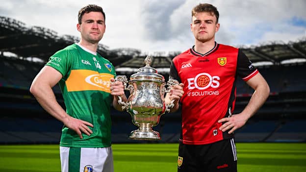 Ryan Magill ón Dún agus Ryan O'Rourke ó Liatroim ag seoladh Chraobhchomórtas Chorn Tailteann i bPáirc an Chrócaigh le gairid