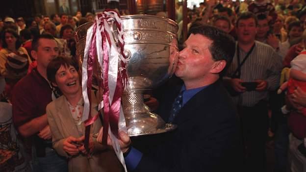Galway manager John O'Mahony kisses the Sam Maguire Cup after the 1998 Bank of Ireland All-Ireland Senior Football Championship Final match between Kildare and Galway at Croke Park in Dublin. Photo by David Maher/Sportsfile
