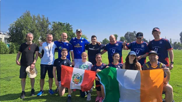 Roger Keenan pictured with Los Andes de Santiago GAA club members who completed the Introduction to Coaching Gaelic Games course. 