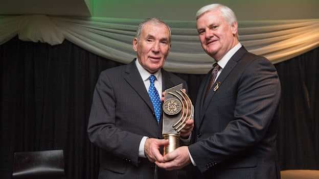 Uachtarán Chumann Lúthchleas Gael Aogán Ó Fearghail presents Weeshie Fogarty, Radio Kerry, with the GAA Hall of Fame Award. 2015 GAA MacNamee Awards. Croke Park, Dublin. Picture credit: Piaras Ó Mídheach / SPORTSFILE.