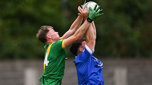 Mark Nolan, Thomas Davis, and Paul Wilde, Skerries Harps, in Dublin SFC action. Photo by Piaras Ó Mídheach/Sportsfile