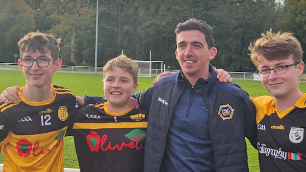 Rory Grugan with young footballers from Liffré GAA in Brittany. 