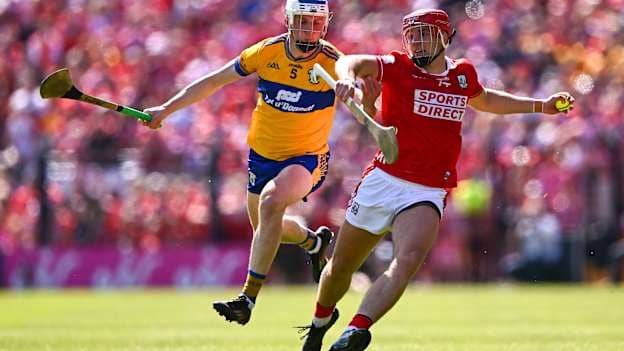 Brian Hayes of Cork in action against Diarmuid Ryan of Clare during the Munster GAA Senior Hurling Championship Round 5 match between Cork and Clare at SuperValu Páirc Uí Chaoimh in Cork. Photo by Piaras Ó Mídheach/Sportsfile.