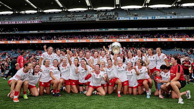 Cork players celebrate with the O'Duffy Cup after victory over Galway in the Glen Dimplex All-Ireland Senior Camogie Final. ©INPHO/James Crombie