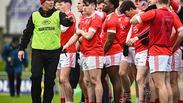 Éire Óg Ennis manager Paul Madden talks to his team before the 2022 AIB Munster Club SFC Semi-Final against Kerins O’Rahillys. Photo by Eóin Noonan/Sportsfile