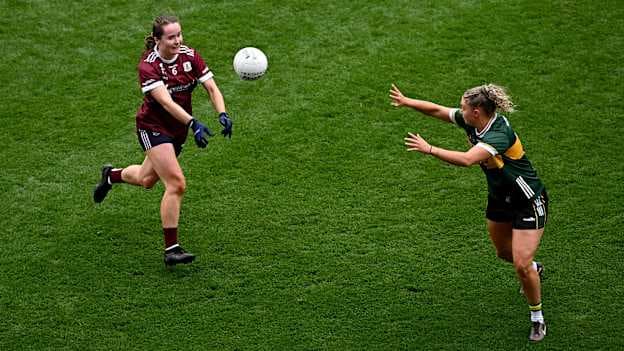 Nicola Ward, Galway, and Niamh Ní Chonchúir, Kerry, in action during the All-Ireland Ladies Football Senior Championship final at Croke Park. Photo by Seb Daly/Sportsfile