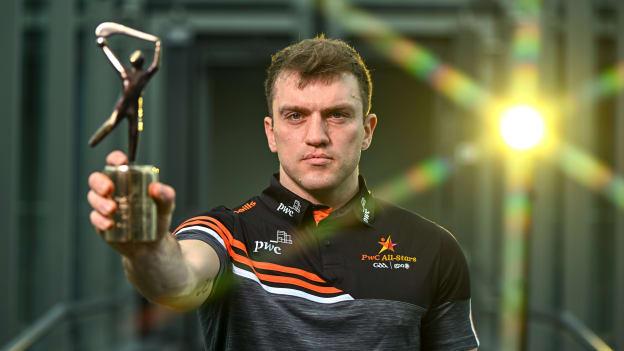 PwC GAA/GPA Player of the Month for April in hurling, Shane O’Donnell of Clare, with his award at PwC offices in Dublin. Photo by Sam Barnes/Sportsfile