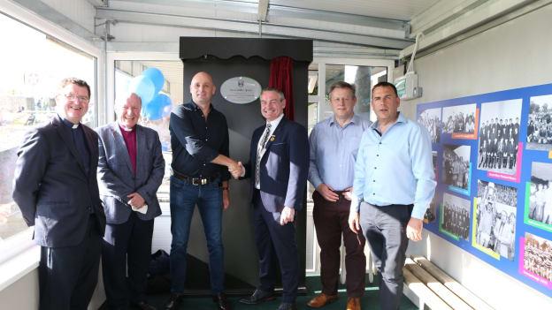 Fr Kevin Fay, Bishop Ferran Glenfield, Rodney Wilton (Wilton Recycling), Ciarán McLaughlin (President Ulster GAA),
Tony Ryan Chairperson of Cavan GAA Health and Wellbeing Committee and Kieran Callaghan (Chairperson of Cavan
GAA) opening the new accessibility area in Kingspan Breffni.
