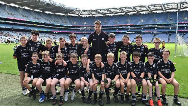 Tuar Mhic Éadaigh, Mayo, team with GAA Ambasadóir na Gaeilge and Galway footballer Paul Conroy at the 2022 GAAGaeilge Go Games at Croke Park in Dublin. Photo by Piaras Ó Mídheach/Sportsfile