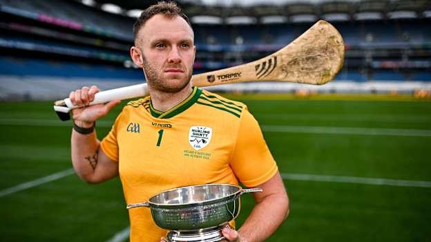 In attendance during the Shinty Hurling International 2024 launch at Croke Park in Dublin is Ireland captain Enda Rowland with the Mowi Shinty / Hurling International Quaich. Photo by Sam Barnes/Sportsfile.