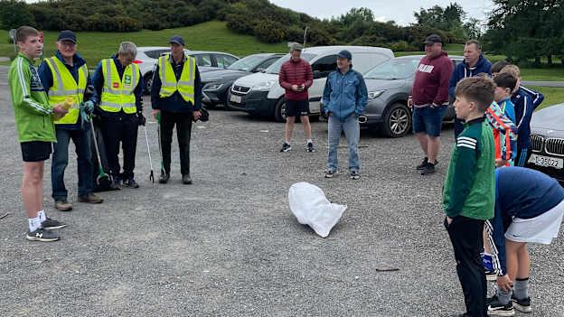 James Barrett picured giving a safety briefing and thanking the Tidy Towns committee and the Naas U14 hurlers for their help with his Curragh litter pick-up project. 