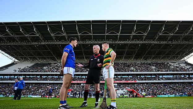 Referee Wayne King talks to Brian Hayes, St Finbarr's, and Adam Lynch, Glen Rovers, before the Cork SHC Final. Photo by Seb Daly/Sportsfile