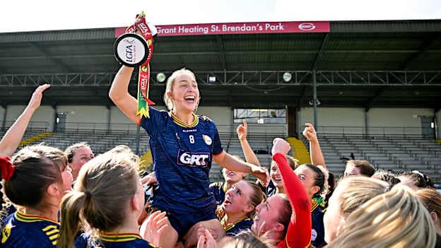 Carlow captain Roisin Bailey, centre, celebrates with the Lidl National League Division 4 cup and teammates after the Lidl Ladies National Football League Division 4 final match between Carlow and Leitrim at Grant Heating St. Brendan's Park in Birr, Offaly. Photo by Sam Barnes/Sportsfile.