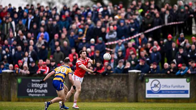 Sam Mulroy, Louth, and John McManus, Roscommon, in Allianz Football League action. Photo by Ben McShane/Sportsfile