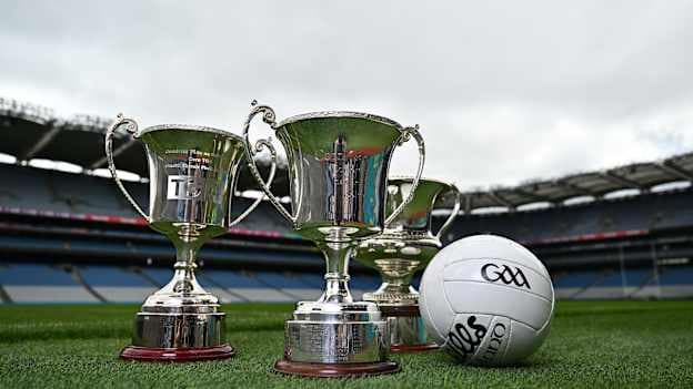 Tá neart le socrú ag Comórtas Peile na Gaeltachta 2026 i gCill Chartha inniu agus cluichí leathcheannais agus ceannais le himirt