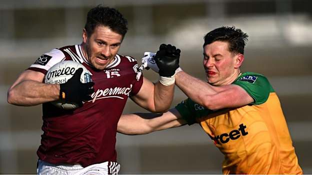 Shane Walsh of Galway in action against Mark Curran of Donegal during the Allianz Football League Division 1 Round 4 match between Galway and Donegal at Pearse Stadium in Galway. Photo by Piaras Ó Mídheach/Sportsfile