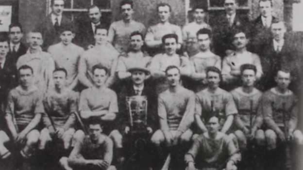 Dublin won the 1924 All-Ireland SHC. Back row: E Fleming, P Donnelly, Ro Doherty, J Bannow, T Kelly, P Kenefick, J Ryan. Third Row: R McCowen (Hon Sec), M Drumgoole, P Cavanagh (trainer), M Darcy, P Aylward, J Walsh, M Holland, J Holland, J Conroy, R Mockler, A Harty (Co Bd Chair), J O’Neill (Treasurer), Second Row: T Finlay, T Barry, F Wall (capt), PJ Walsh (President), D O’Neill (vice capt), W Small, G Howard, M Gill. Front: W Banin, T Daly.