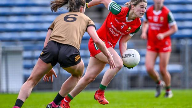Danielle Caldwell of Mayo in action against Emma Costello of Kerry during the TG4 LGFA All-Ireland Senior Championship semi-final match between Kerry and Mayo at Semple Stadium in Thurles, Tipperary. Photo by Piaras Ó Mídheach/Sportsfile. 