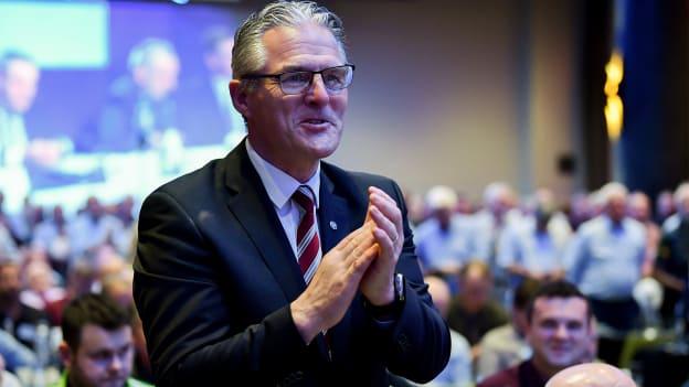 Iarlaith Ó Broin tar éis gur toghadh é mar Uachtarán Tofa Chumann Lúthchleas Gael é ag Comhdháil Bhliantúil 2023 i bPáirc an Chrócaigh. 