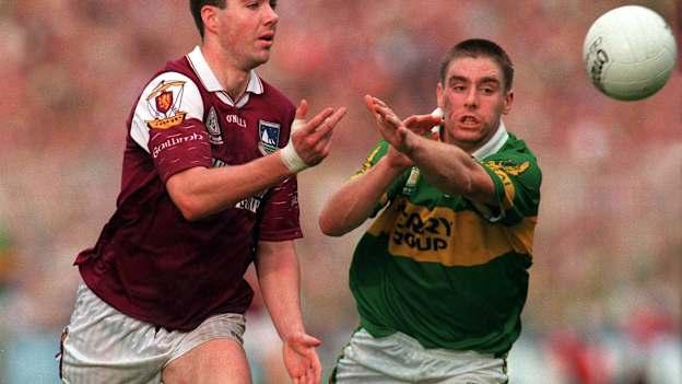 Seán Ó Domhnaill ag coinneáil Darragh Ó Sé gnóthach