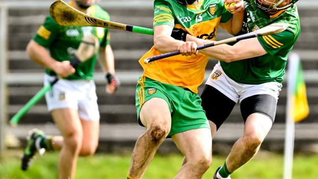 Daire Ó Maoiléidigh, Dún na nGall, á chur faoi bhrú ag Éamon Óg Ó Donnchadha, An Mhí, le linn cluiche de chuid Shraitheanna Allianz i mbliana