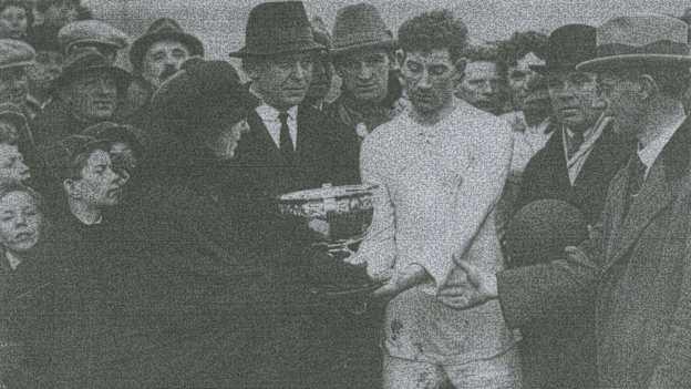 Kathleen Clarke presenting the IRPDF Cup to George Higgins, 1922